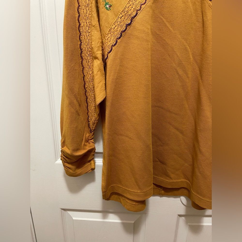 Tru Luxe Womens Embroidered V-Neck Top Blouse Size M Knit Floral NWT - Picture 4 of 11